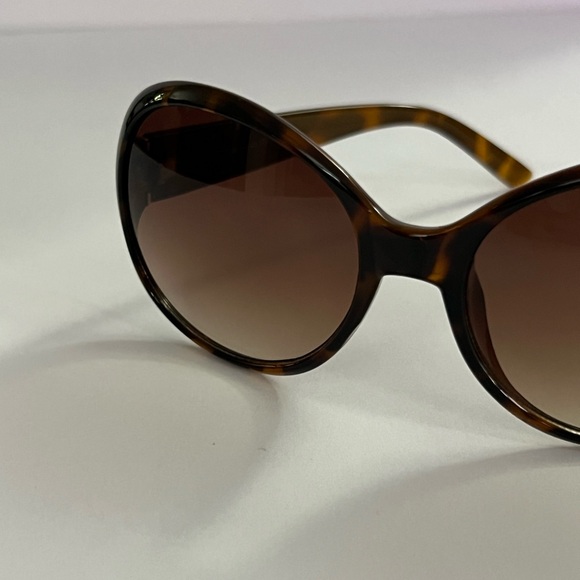 Tahari Oval Oversized Tortoise Shell Sunglasses - Picture 5 of 12